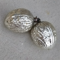 sølvfarvede gamle glas valnødder glasjulekugler julepynt til juletræet